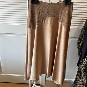 VINCE Gold crepe and silk effect midi skirt